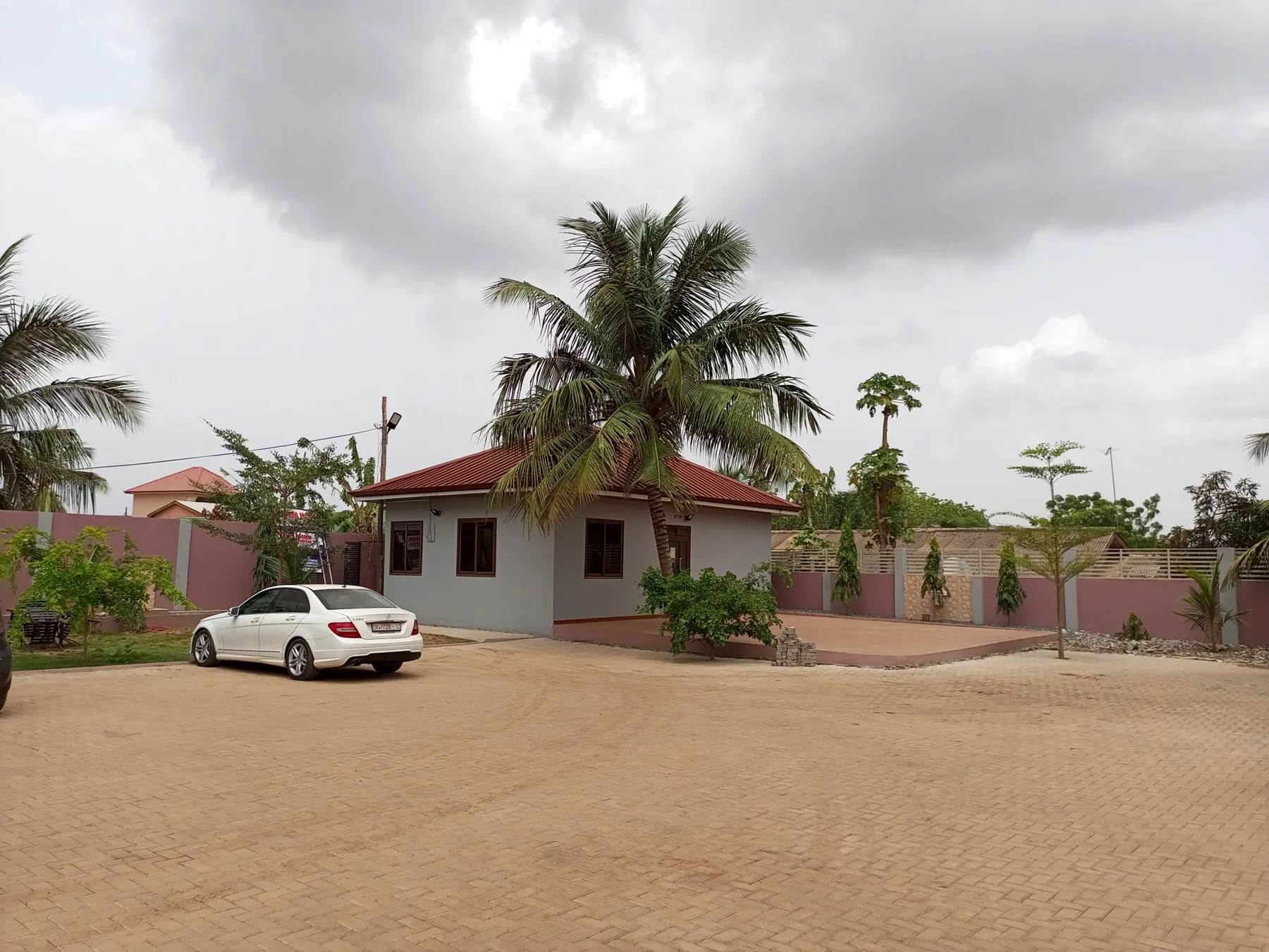 Vicsem Hotel grounds